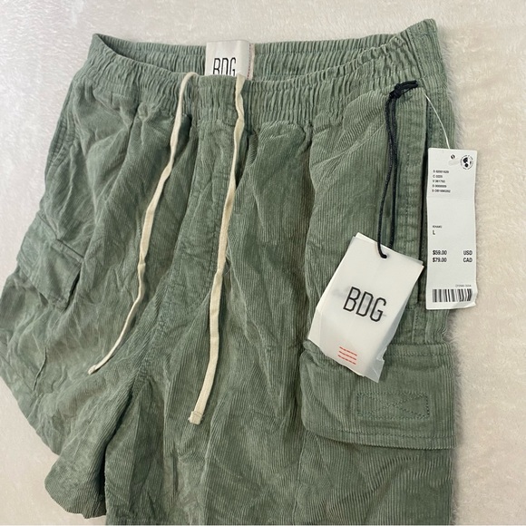 Urban Outfitters BDG Khaki Green Corduroy Drawstring Cargo Shorts Mens L - Picture 2 of 8